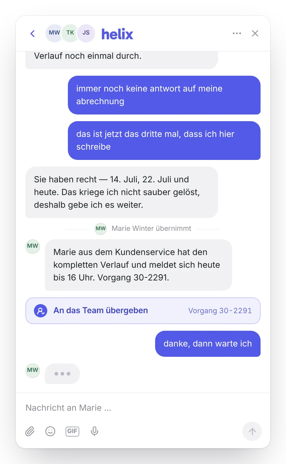 Chat: dritte Nachfrage zur Abrechnung, der Agent übergibt mit komplettem Verlauf an Marie aus dem Kundenservice.