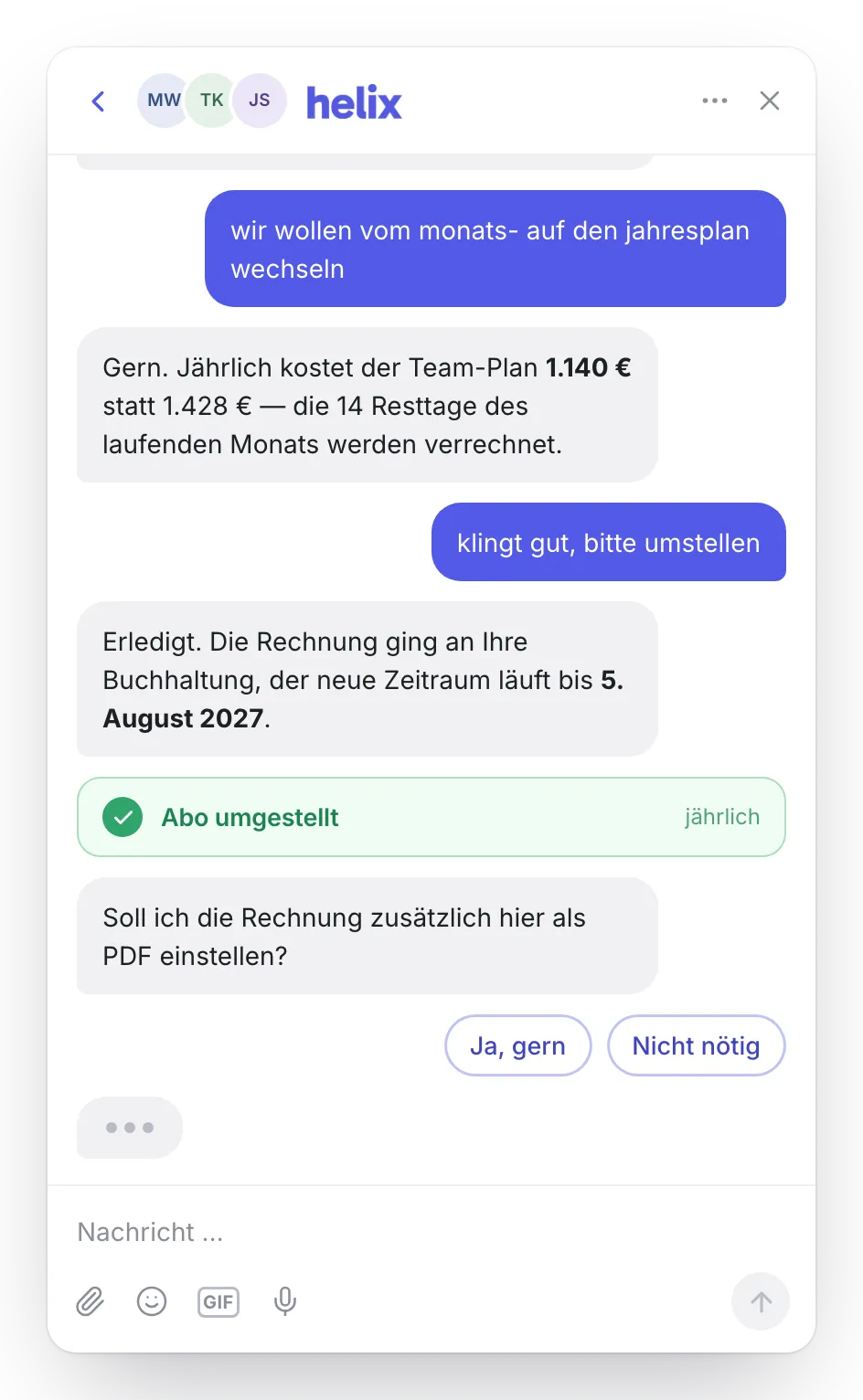 Chat-Widget: Ein Kunde wechselt vom Monats- auf den Jahresplan. Der Agent rechnet die Verrechnung vor und stellt das Abo um — „Abo umgestellt, jährlich“.