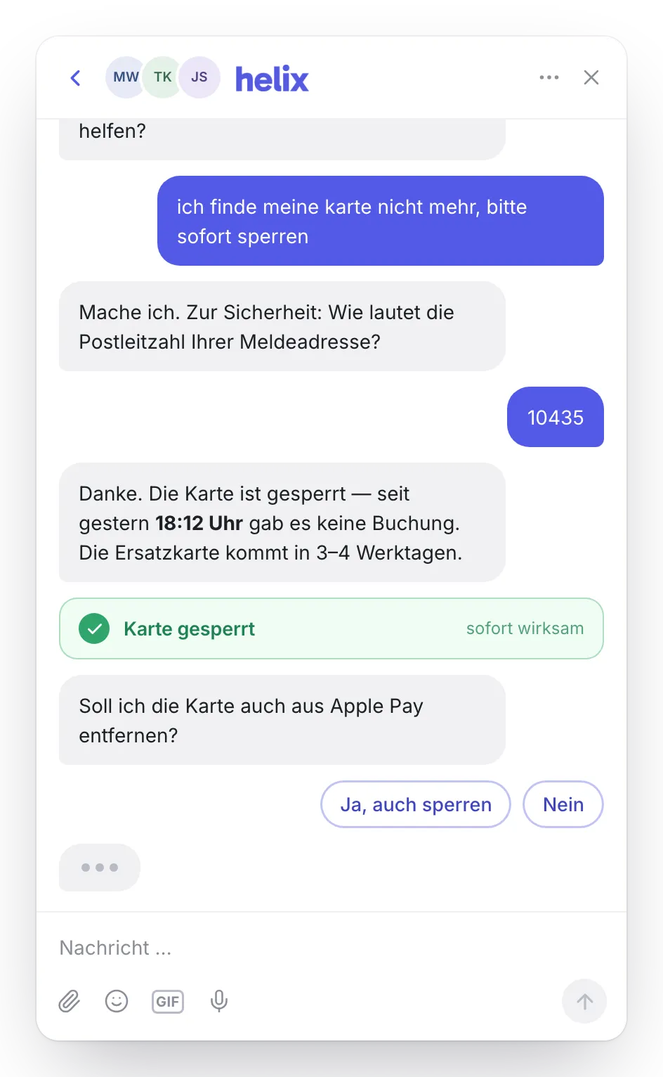 Chat-Widget: Ein Kunde meldet seine Karte als verloren. Der Agent prüft die Identität über die Postleitzahl und sperrt die Karte — „Karte gesperrt, sofort wirksam“.